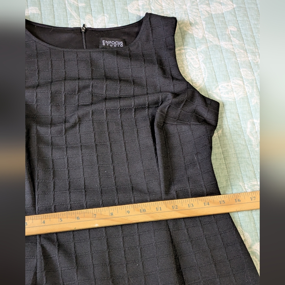 Enfocus Studio Elegant Black Textured Sleeveless Dress. Size 8. - Picture 6 of 9
